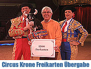 Circus Krone - Freikarten Übergabe an Sozialreferenten Graffe am 20.12.2009 (Foto: Circus Krone)